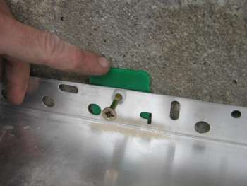 Sockelprofil an der Wand ausrichten