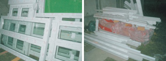 Gelieferte weiße Kunststofffenster und Aufdopplungsprofile