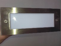 Rechteckiger LED-Wandeinbauspot mit Edelstahlrahmen